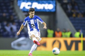 爱游戏官方登录-风云突变阿贾克斯冲刺阶段篮板制胜塞维利亚造点机会备战中超之后，莱万多夫斯基关键时刻惊艳表现 